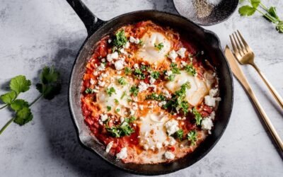 Pomidorinė šakšuka su feta sūriu